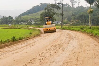 Manutenção na Estrada José Junges Arraial do Ouro Gaspar